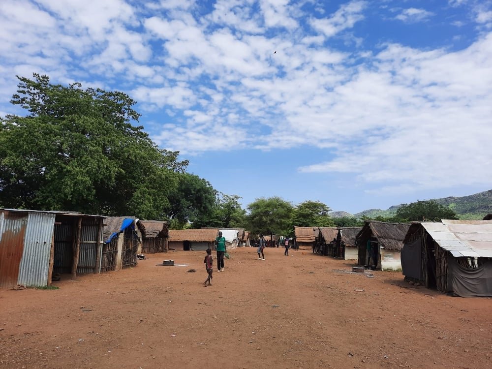 South Sudan: “A chain of women surrounded us, spreading their clothes ...